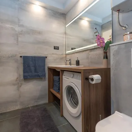 Chic Zoja Near With Free Parking *