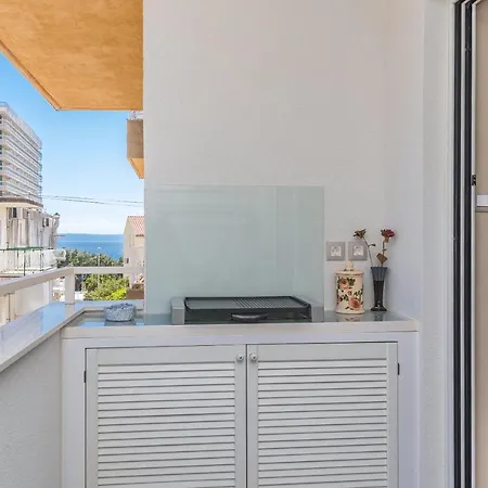 Chic Zoja Near With Free Parking Apartment